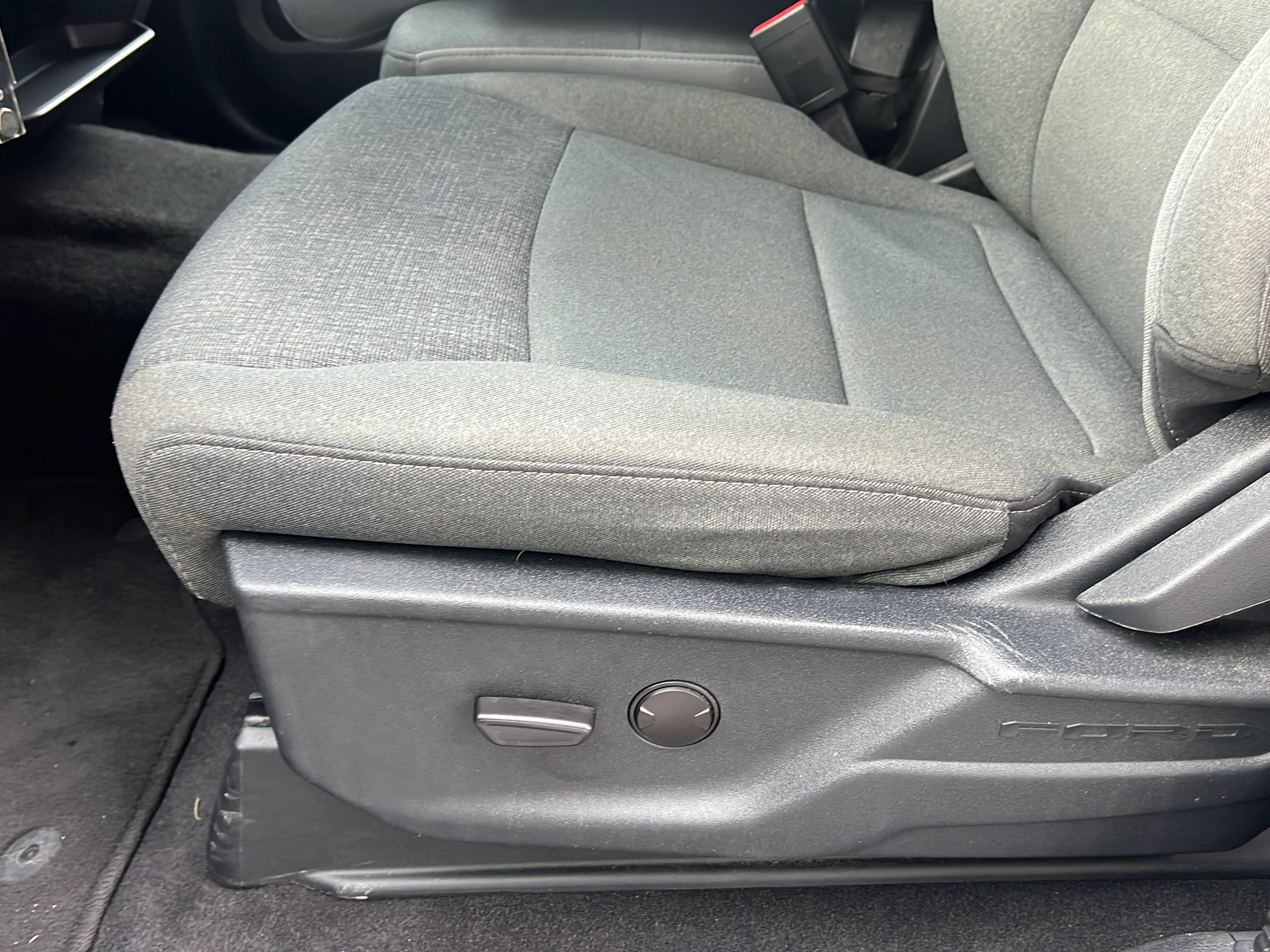 Used 2025 Silver Metallic Ford XLT image 17