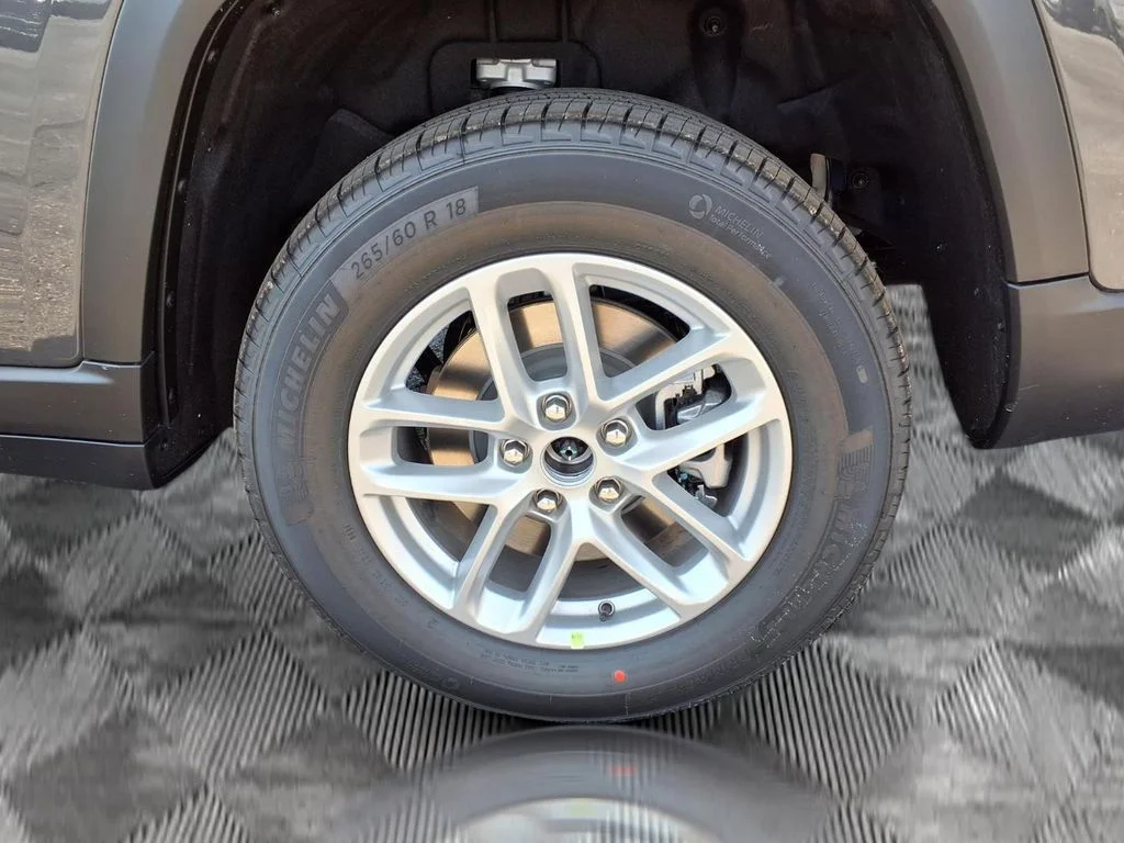 New 2026 Baltic Gray Metallic Clear-Coat Exterior Paint Jeep Laredo image 21