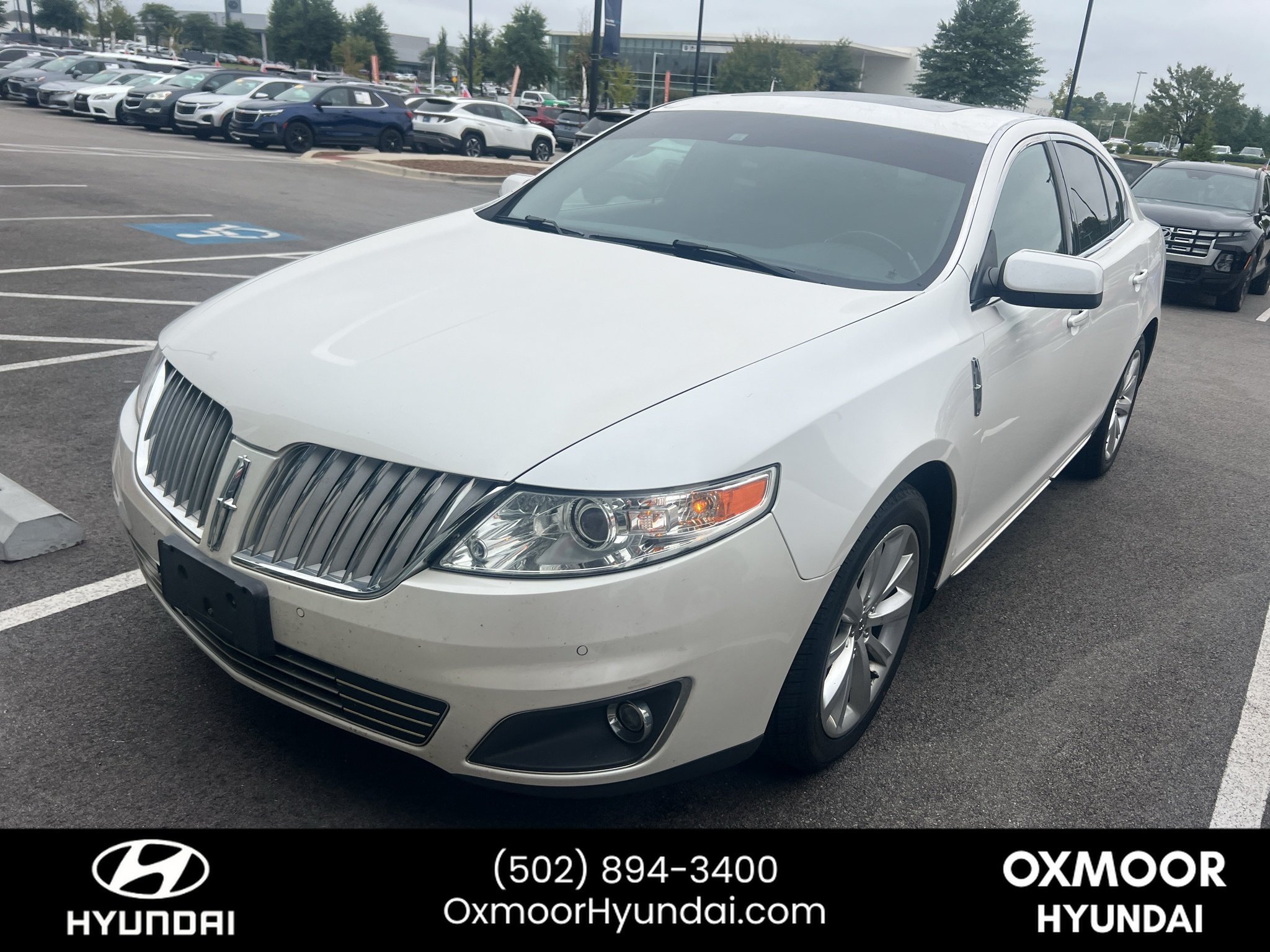 Used 2011 White Platinum Metallic Tri-Coat Lincoln Base image 3