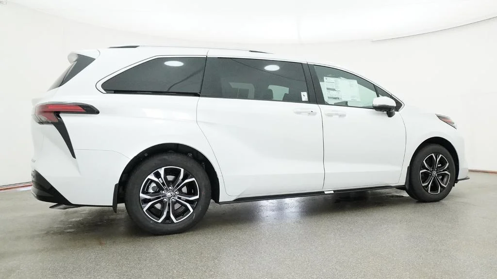 New 2026 Wind Chill Pearl Toyota Platinum image 15