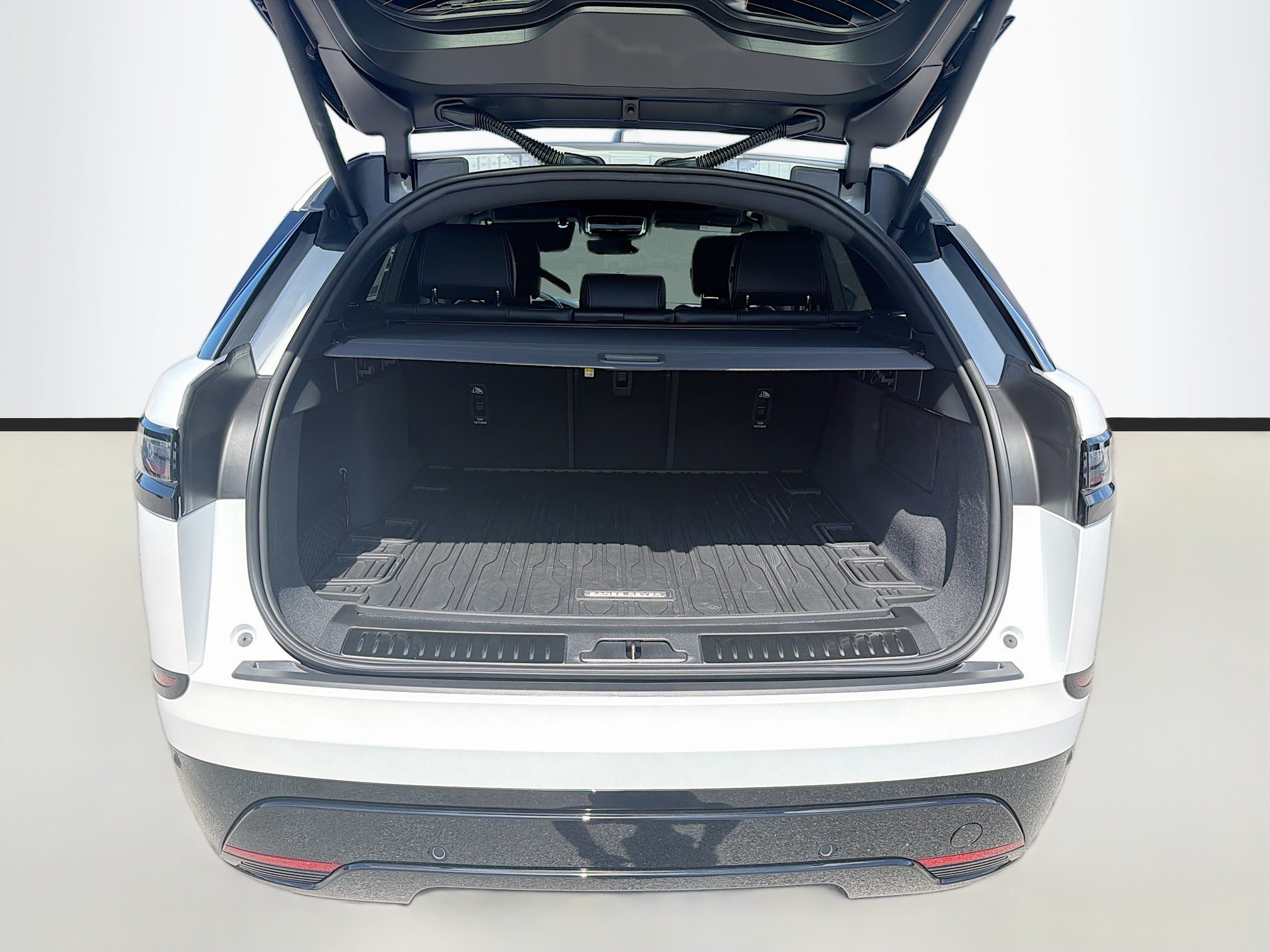 New 2026 Ostuni Pearl White Land Rover Belgravia Edition image 12