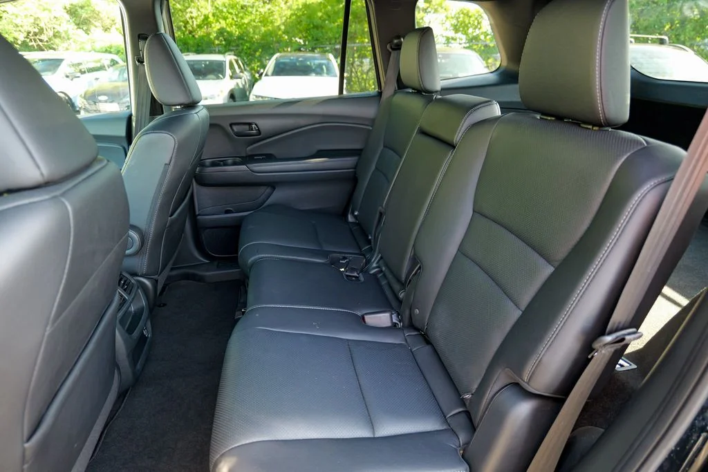 Used 2023 Black Honda EX-L image 28