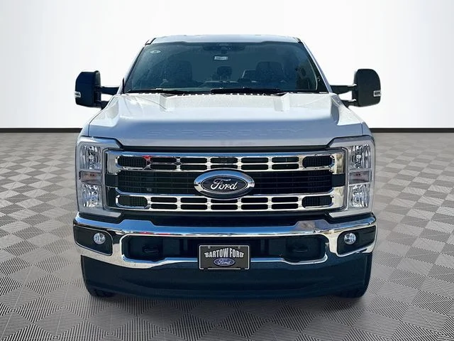 New 2026 Oxford White Ford XLT image 2