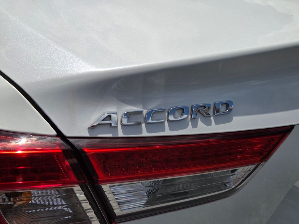 Used 2018 White Honda EX-L image 10