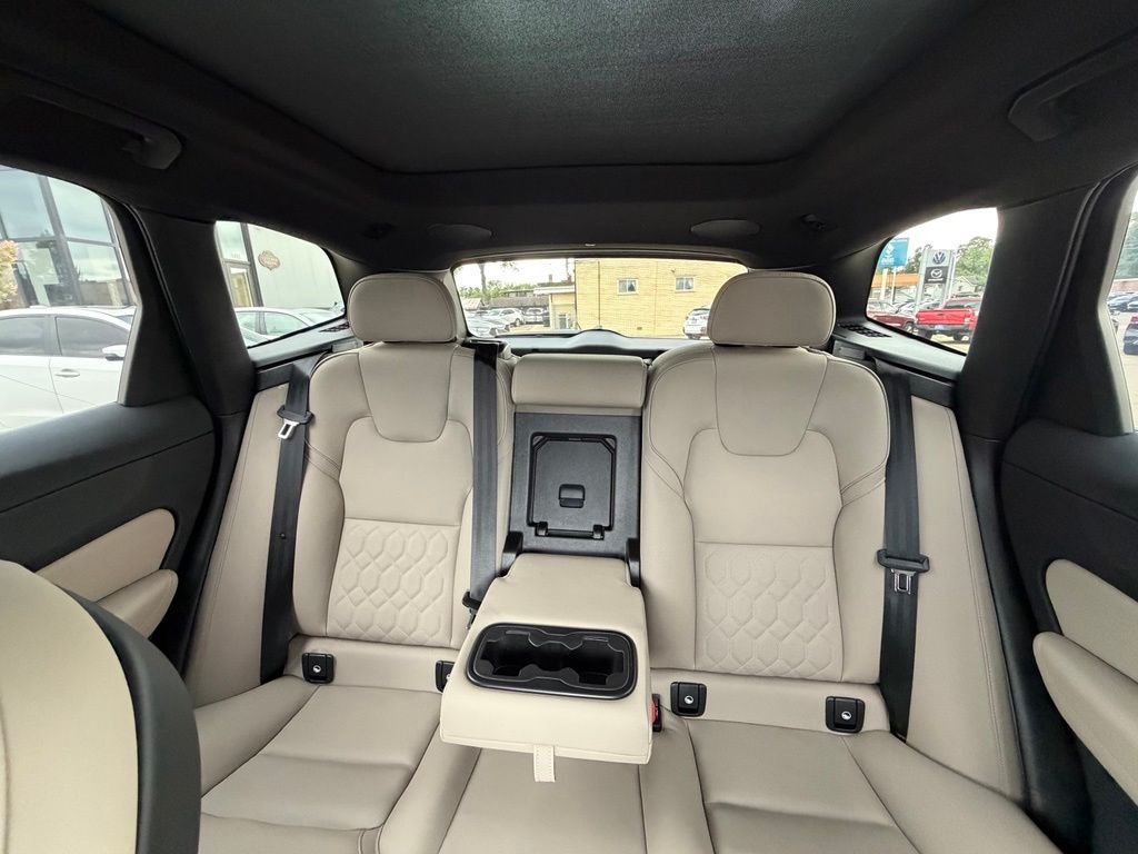 2026 Volvo XC60 Plus - Photo 12
