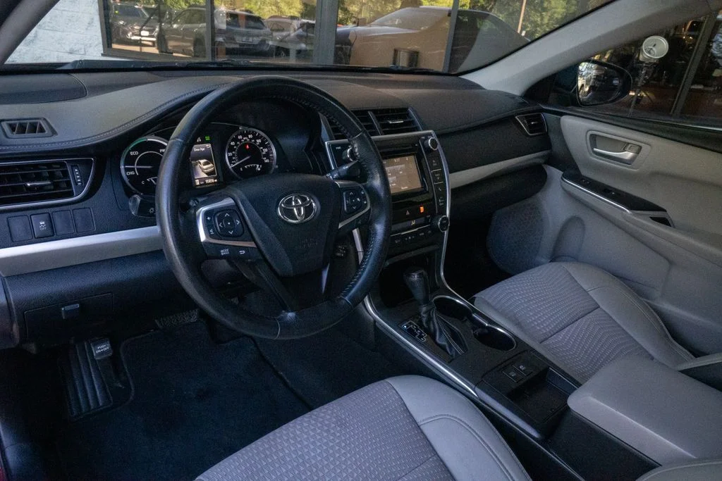 Used 2015 Red Toyota SE image 9