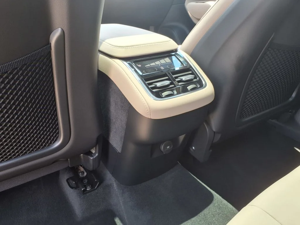 2026 Volvo XC90 Plus - Photo 23