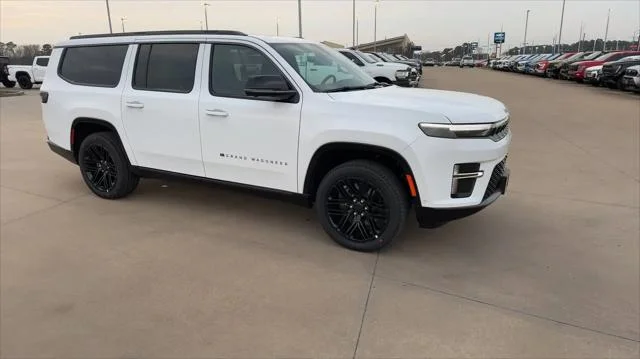 New 2026 Bright White Clear-Coat Exterior Paint Jeep Limited Reserve image 3