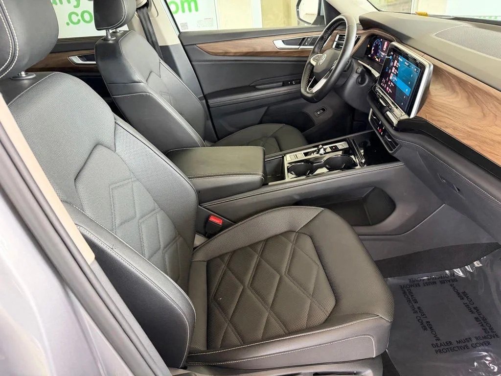 Used 2025 Gray Volkswagen 2.0T SE w/Technology image 24