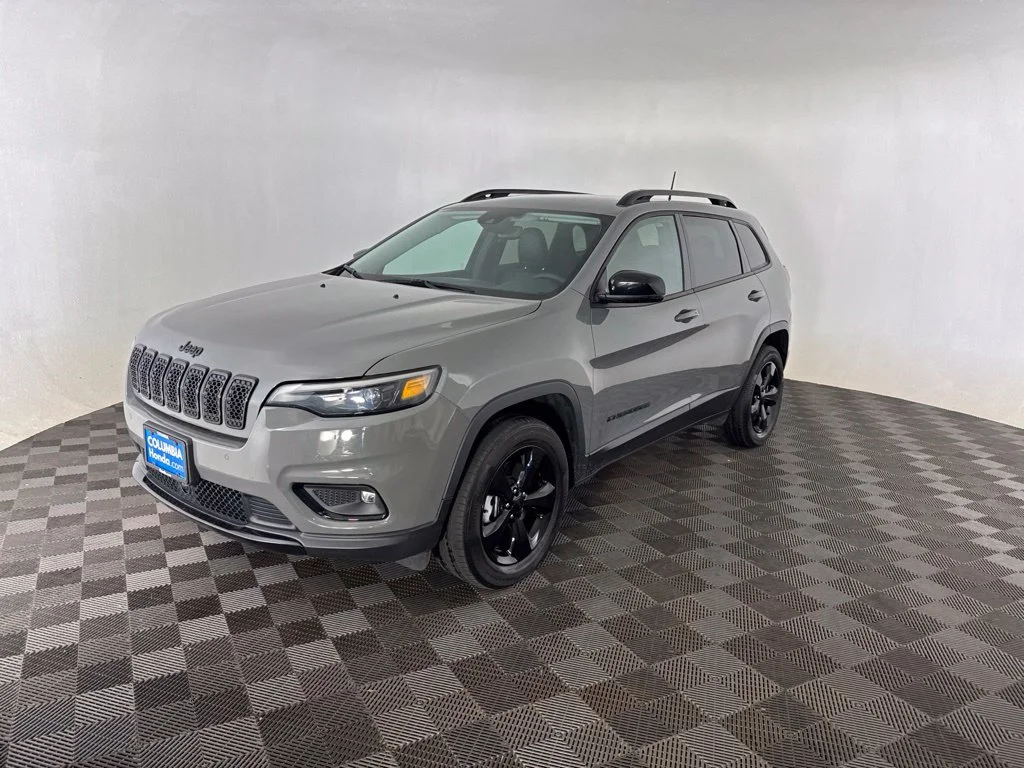 Used 2023 Gray Jeep Altitude image 3