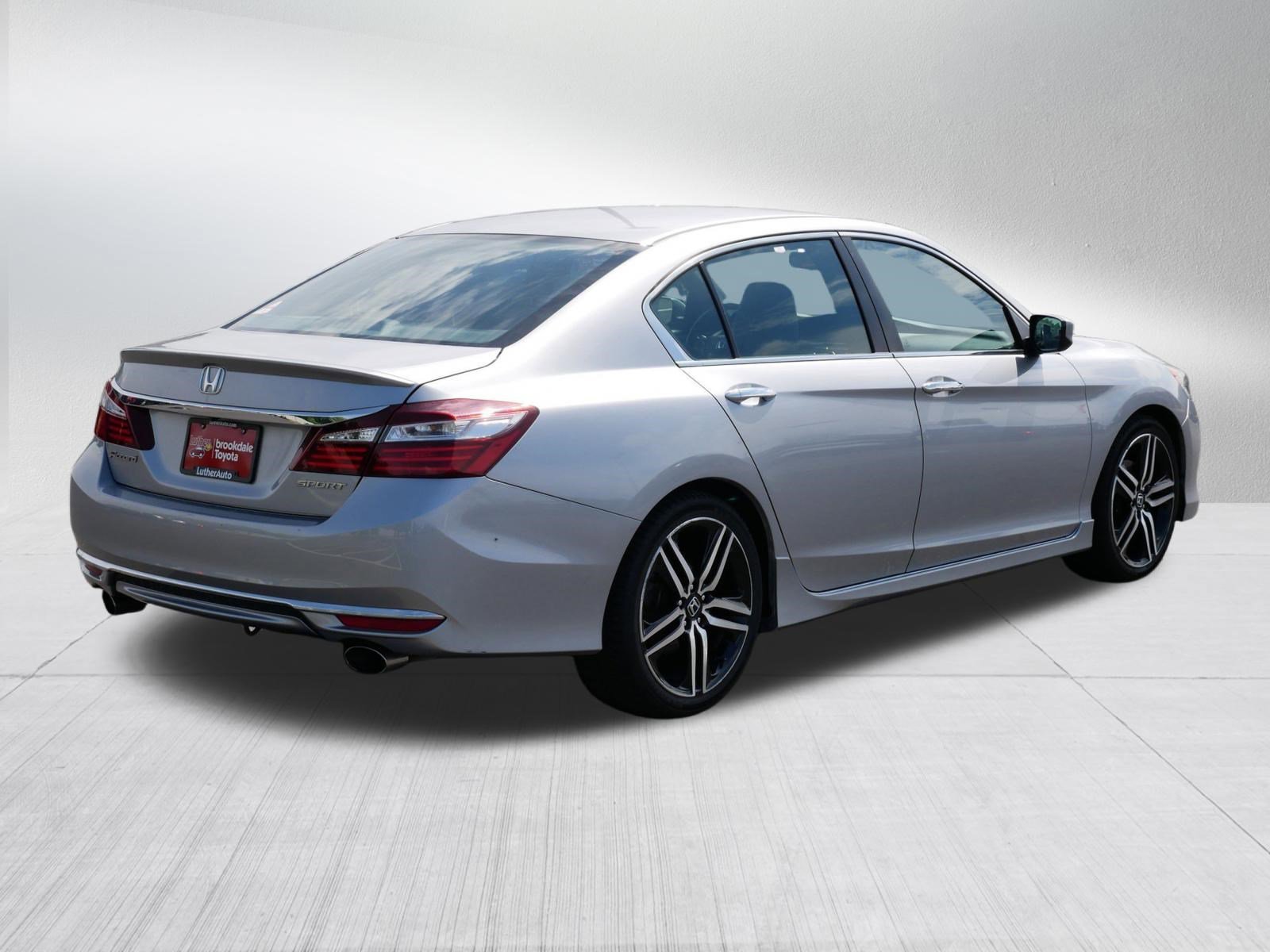 Used 2016 Lunar Silver Metallic Honda Sport image 7