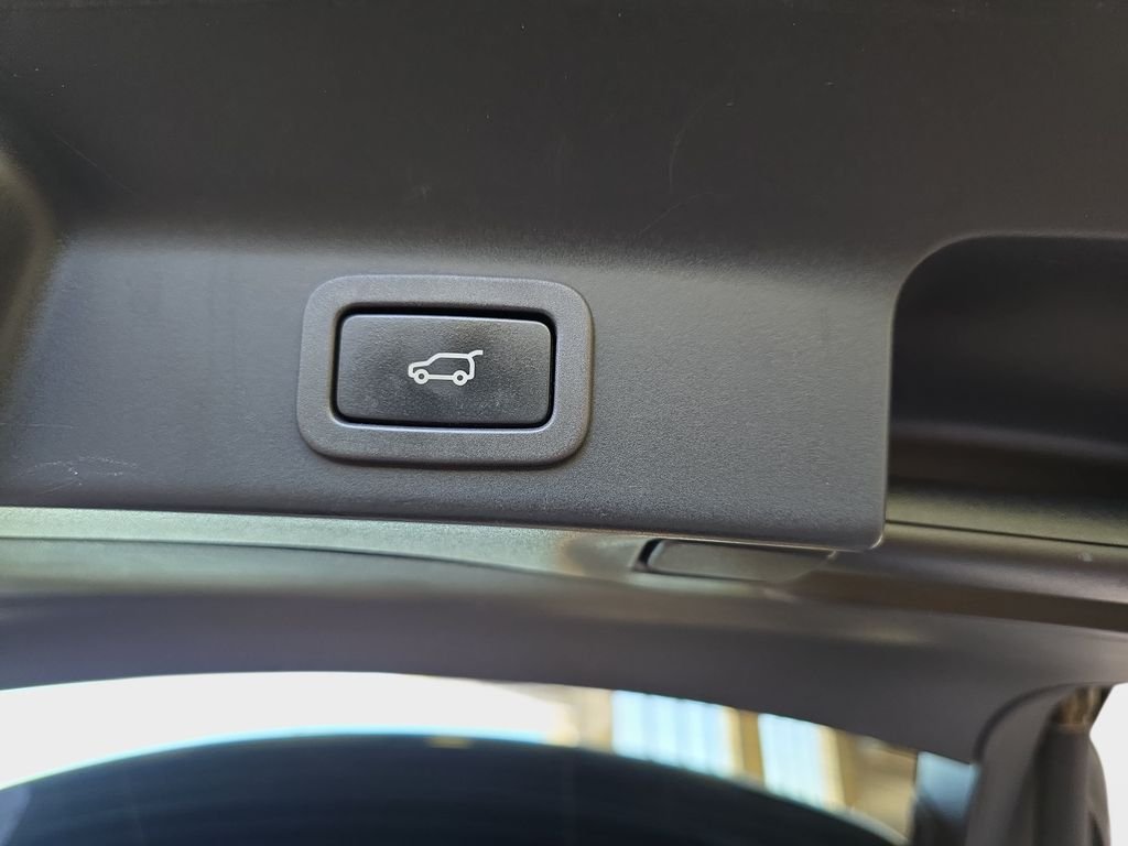 Used 2020  Jaguar 25t image 16