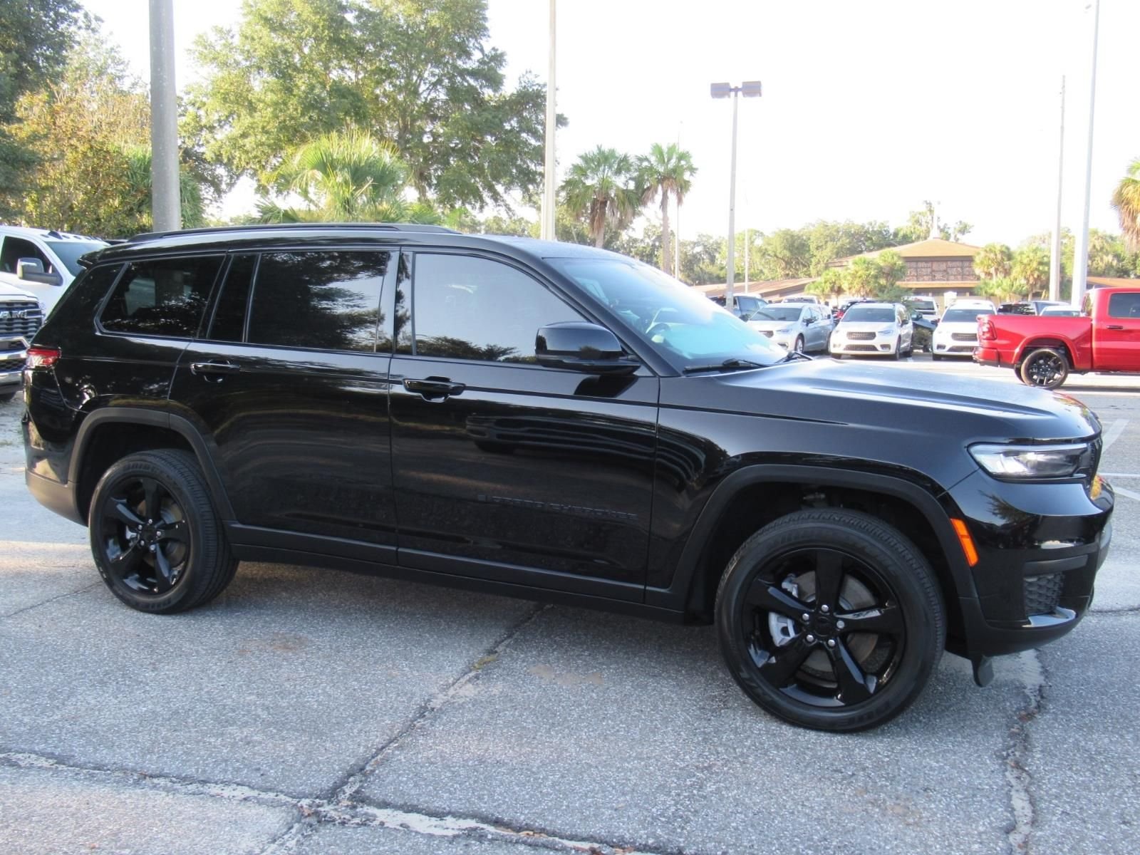 Used 2023 Black Jeep Altitude X image 2
