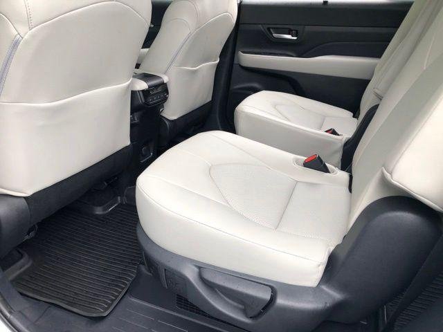 Certified Used 2024 WIND CHILL PEARL Toyota  image 20