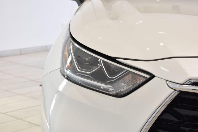 Certified Used 2020 BLIZZARD PEARL Toyota  image 2