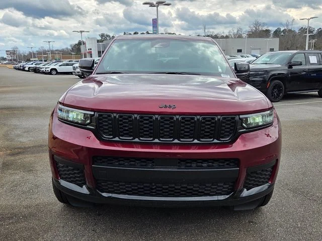 New 2024 Velvet Red Pearl-Coat Exterior Paint Jeep Altitude X image 2