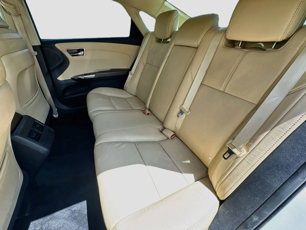 Used 2016 White Toyota XLE Premium image 29