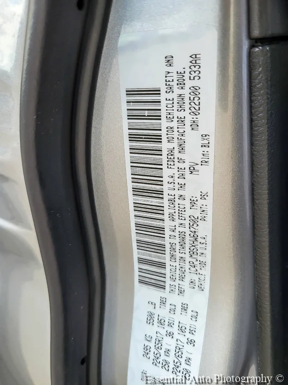 Used 2017 Billet Silver Metallic Clearcoat Jeep Trailhawk L Plus image 23