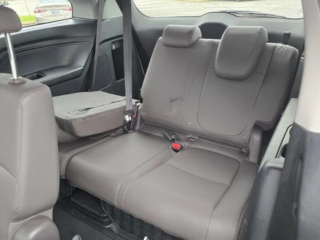 Used 2018 White Honda EX-L image 17