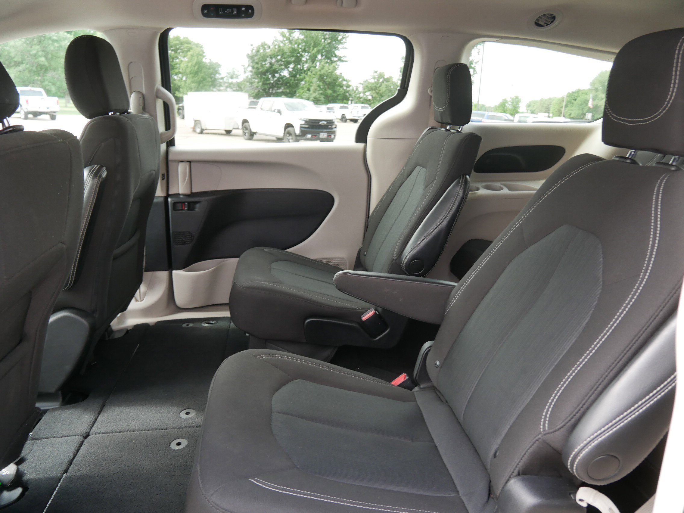 Used 2023 Granite Crystal Metallic Clearcoat Chrysler LX image 11
