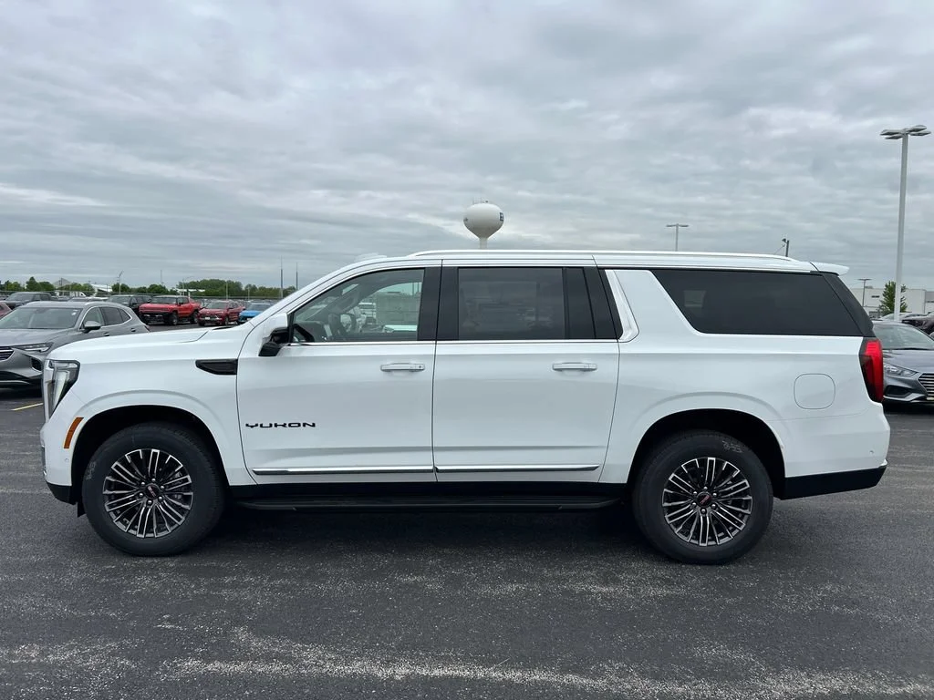 New 2026 Summit White GMC Elevation image 7