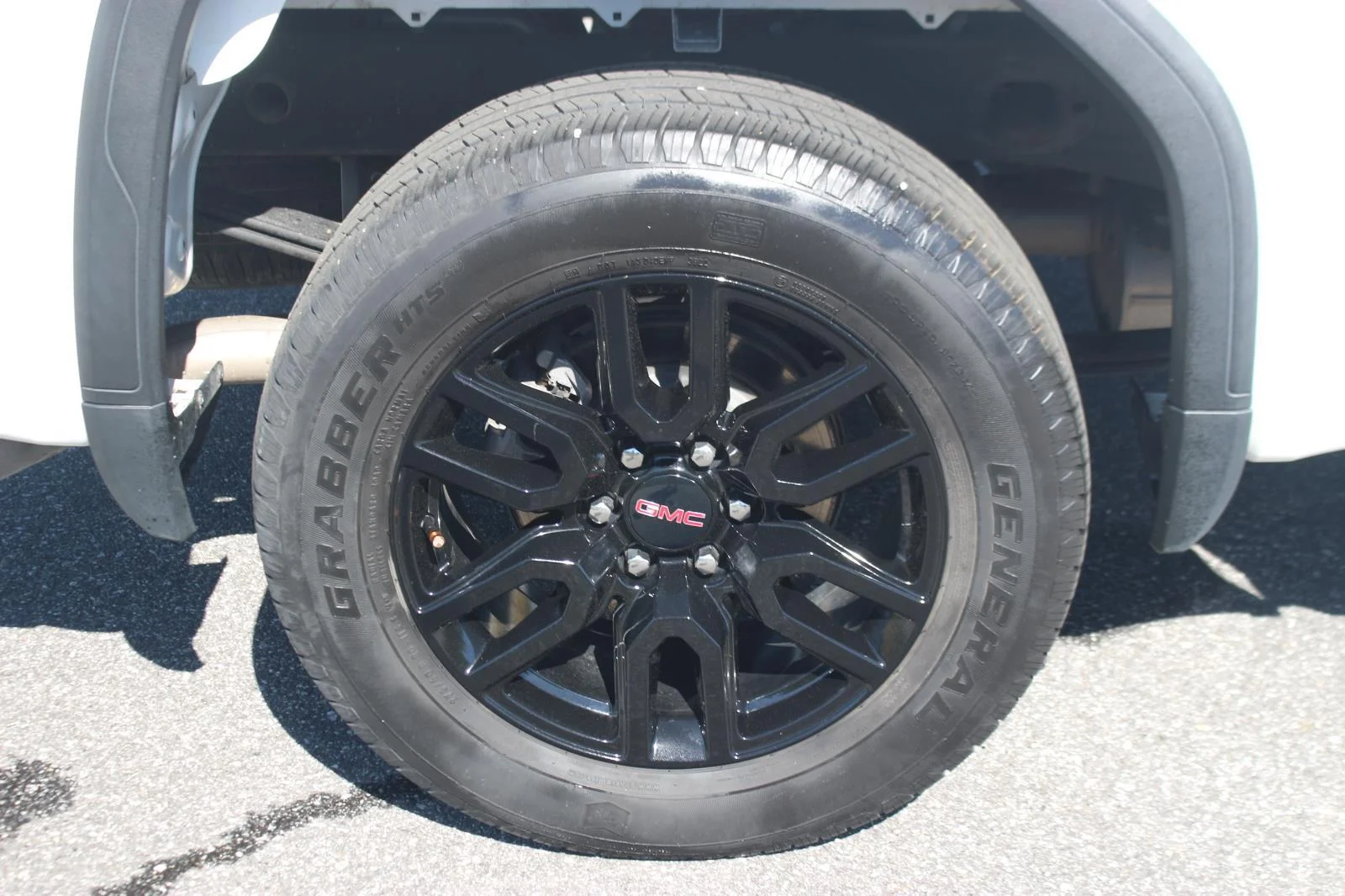 Used 2023 Summit White GMC Elevation image 38