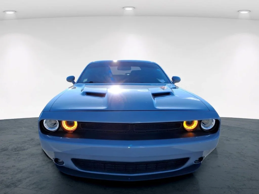 Used 2021 Gray Dodge SXT image 4