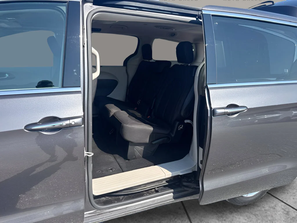 Used 2019 Gray Chrysler Touring Plus image 23