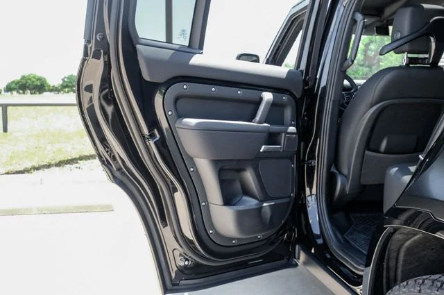 New 2026 Santorini Black Land Rover X-Dynamic SE image 52