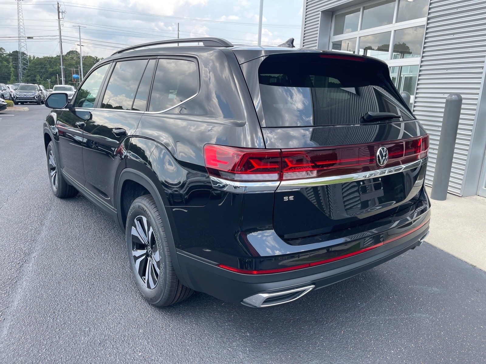 New 2026 Deep Black Pearl Volkswagen SE image 11