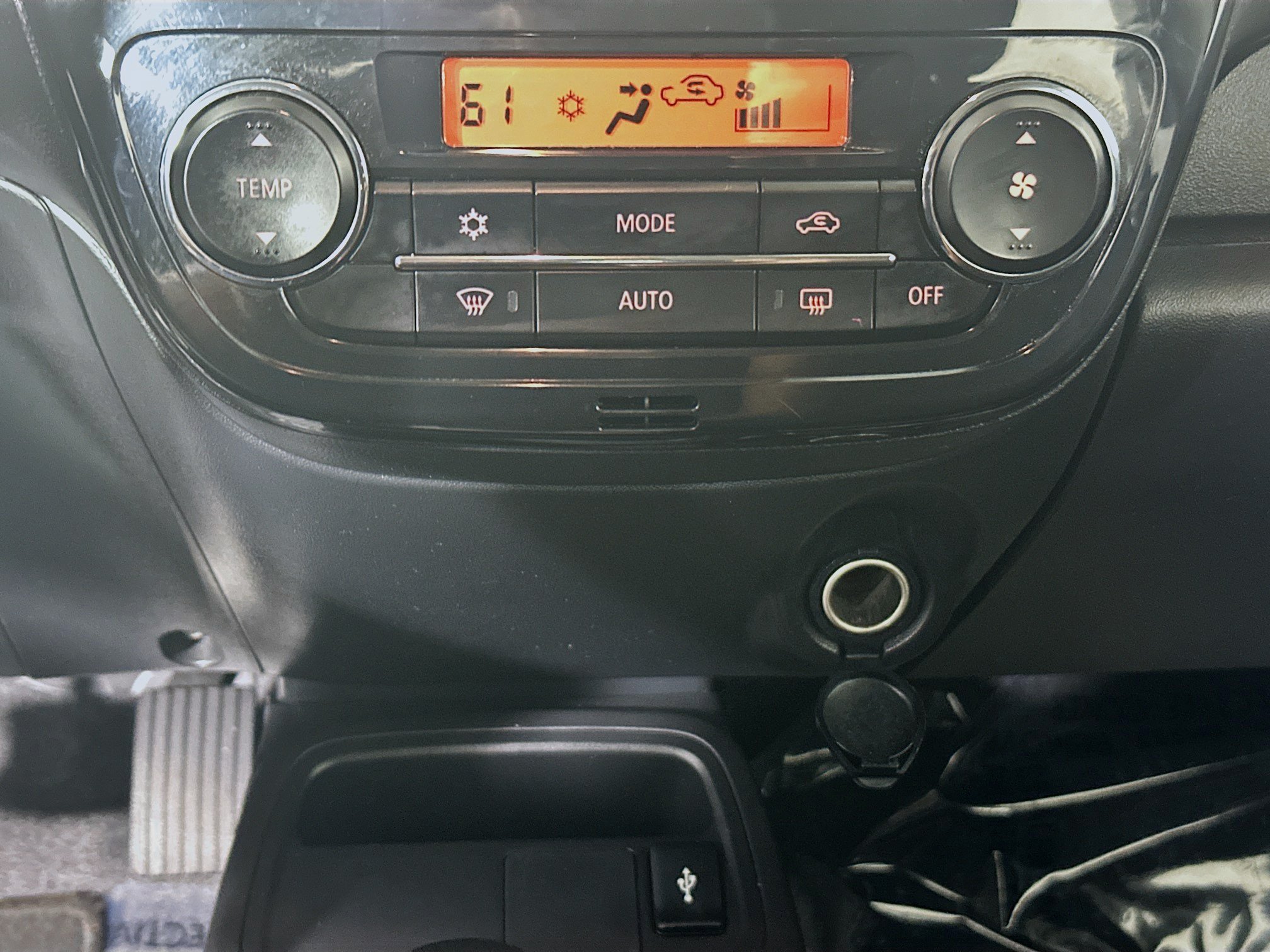 Used 2024 Black Mitsubishi ES image 22
