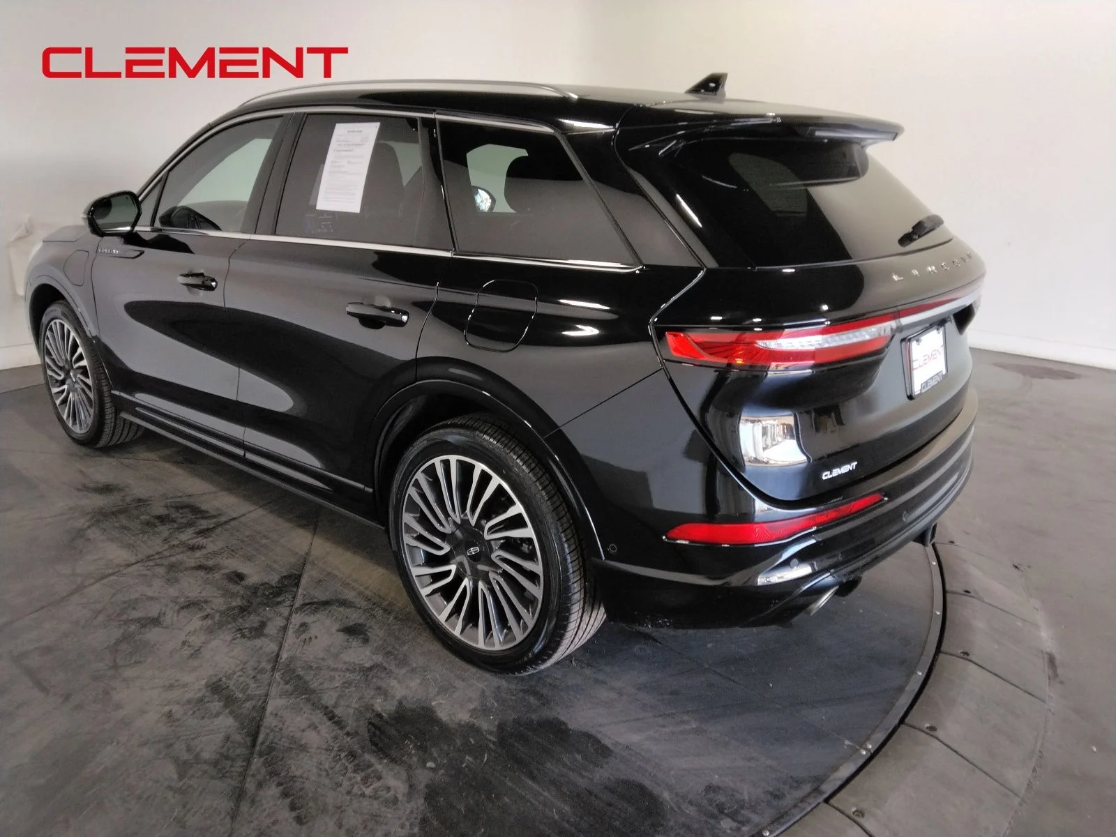 Used 2021 Black Lincoln Grand Touring image 8