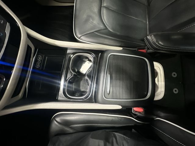 Certified Used 2022 Bright White Clearcoat Chrysler Limited image 28