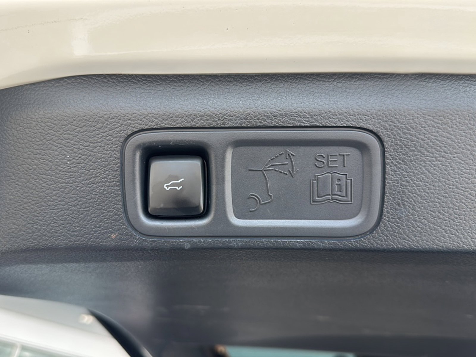 Used 2022 Star White Metallic Tri Coat Ford XLT image 29