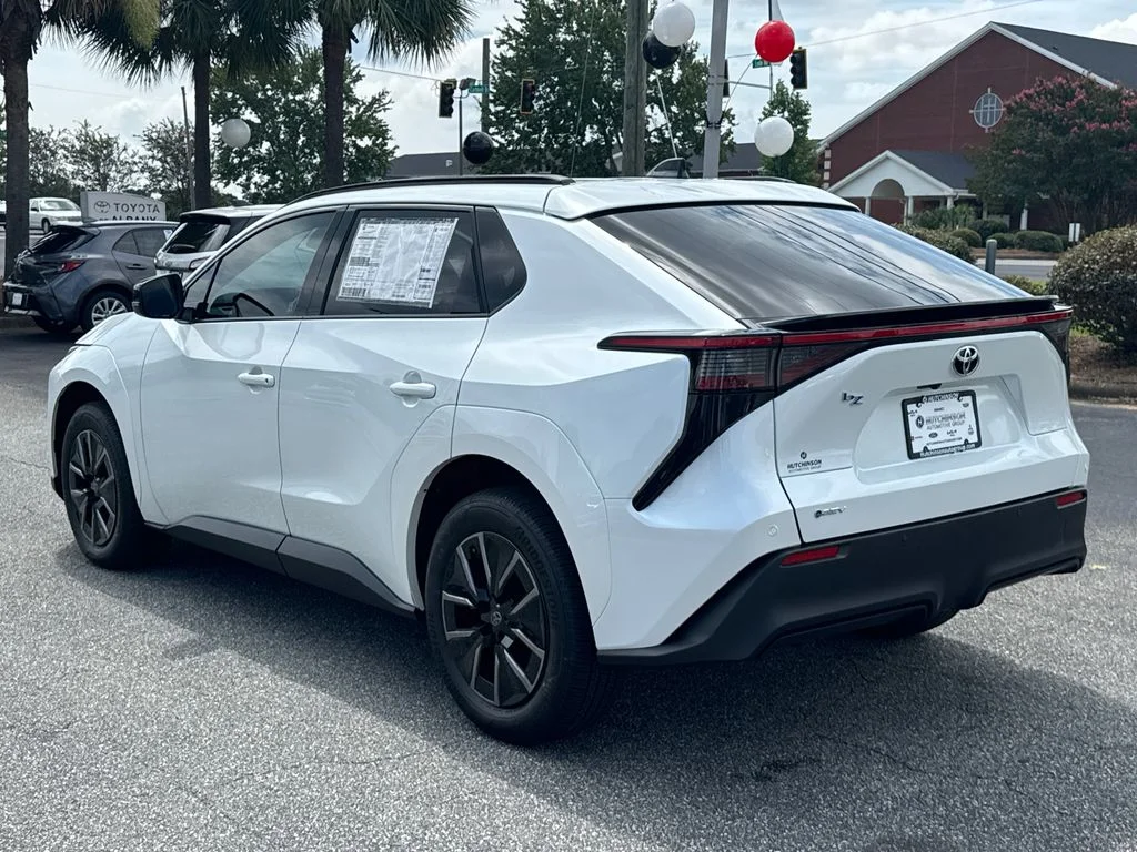 New 2026 Wind Chill Pearl Toyota XLE image 5