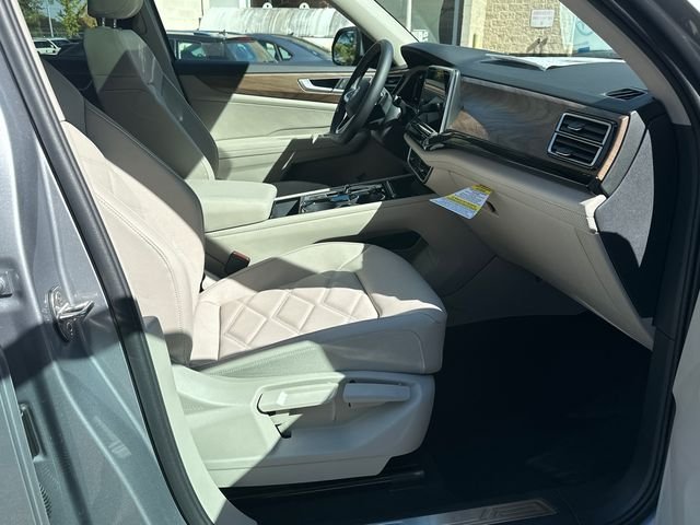 New 2026 Silver Volkswagen 2.0T SE w/Technology image 13