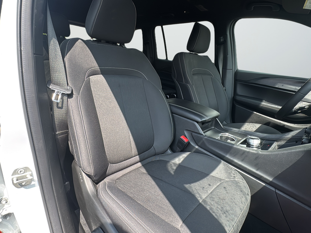 Used 2024 White Jeep Laredo image 23