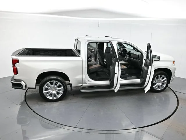 Used 2025 Iridescent Pearl Tricoat Chevrolet High Country image 45