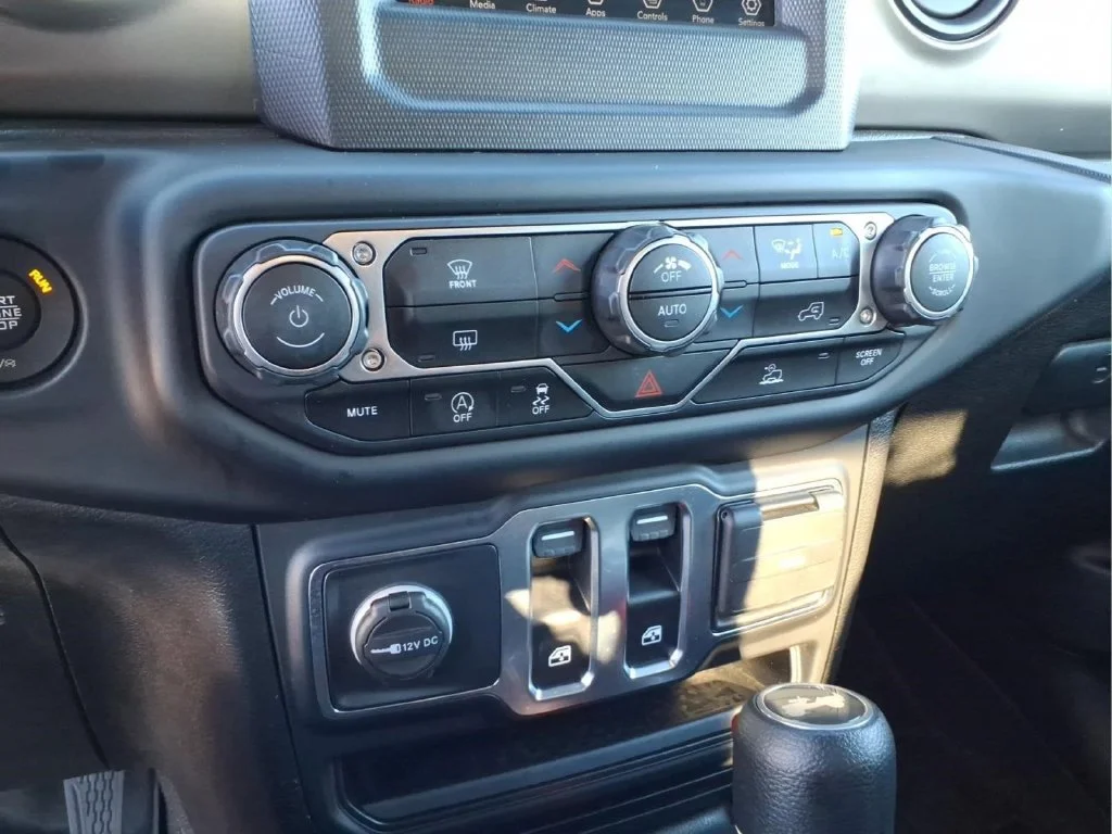 Used 2021 Red Jeep Sport S image 26