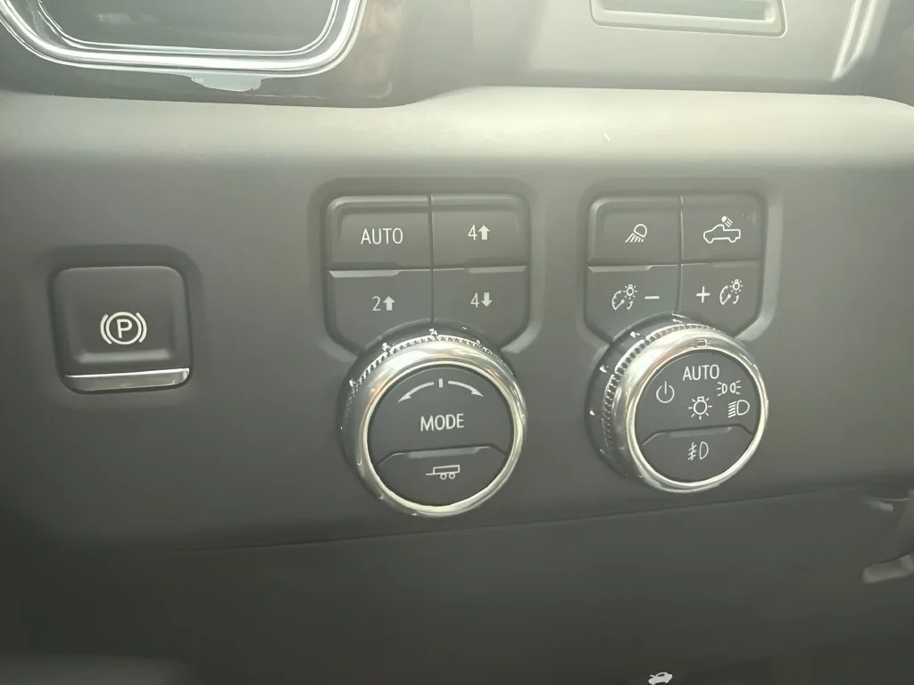 Used 2025 Onyx Black GMC Denali image 26