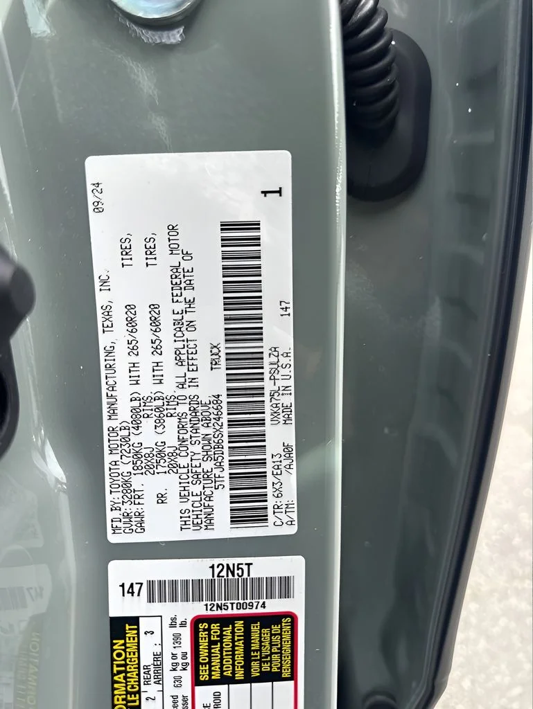 Used 2025  Toyota Limited image 35