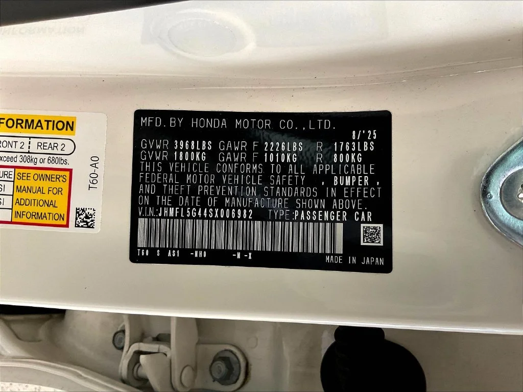 Used 2025 Championship White Honda  image 20