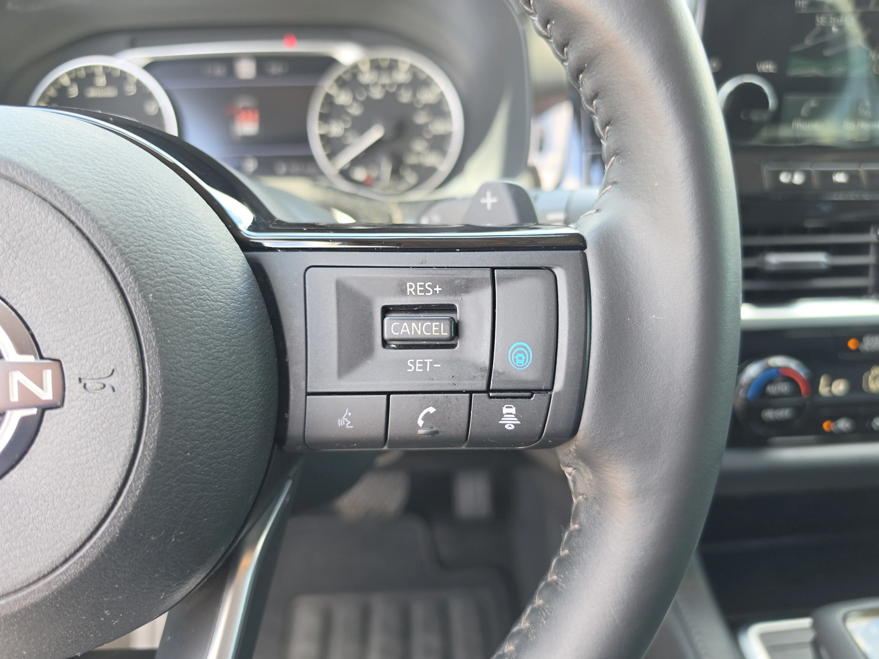 Used 2023 Obsidian Green Pearl Nissan SL image 35