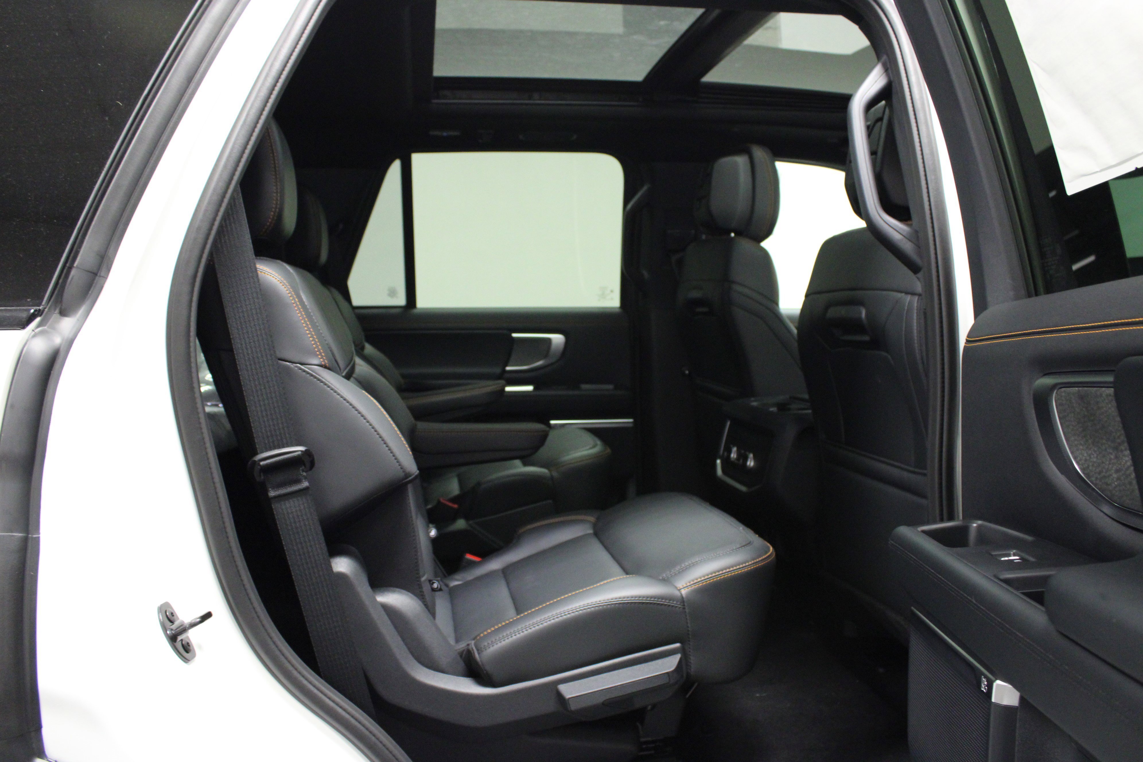 New 2026 Star White Metallic Tri-Coat Ford Tremor image 16