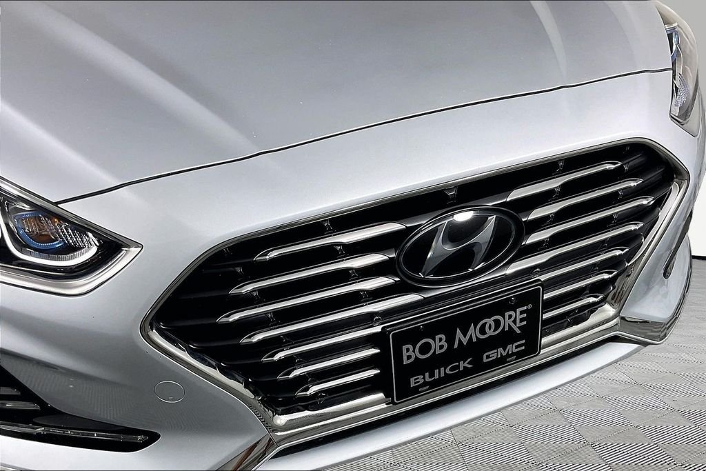 Used 2019 Silver Hyundai Limited image 29