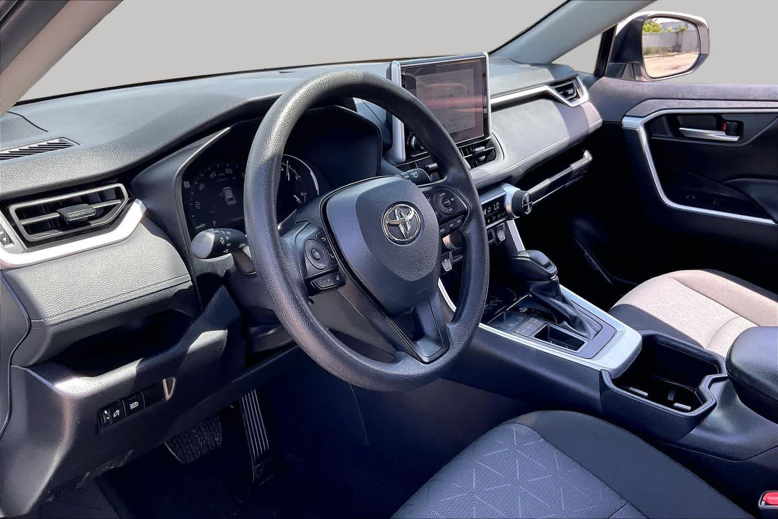 Used 2025 Ice Cap Toyota XLE image 18