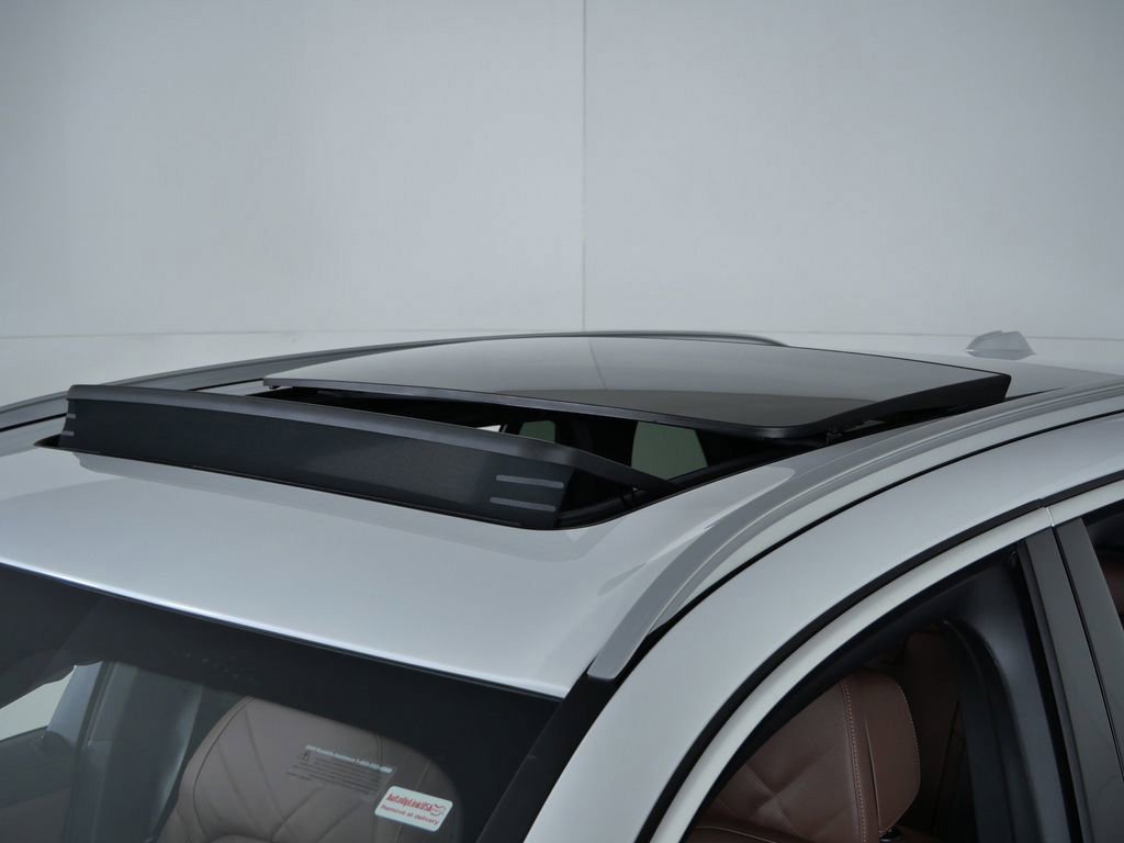 Used 2026 Mineral White Metallic BMW xDrive40i image 19