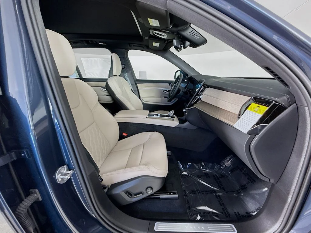 2026 Volvo XC90 Plus - Photo 30