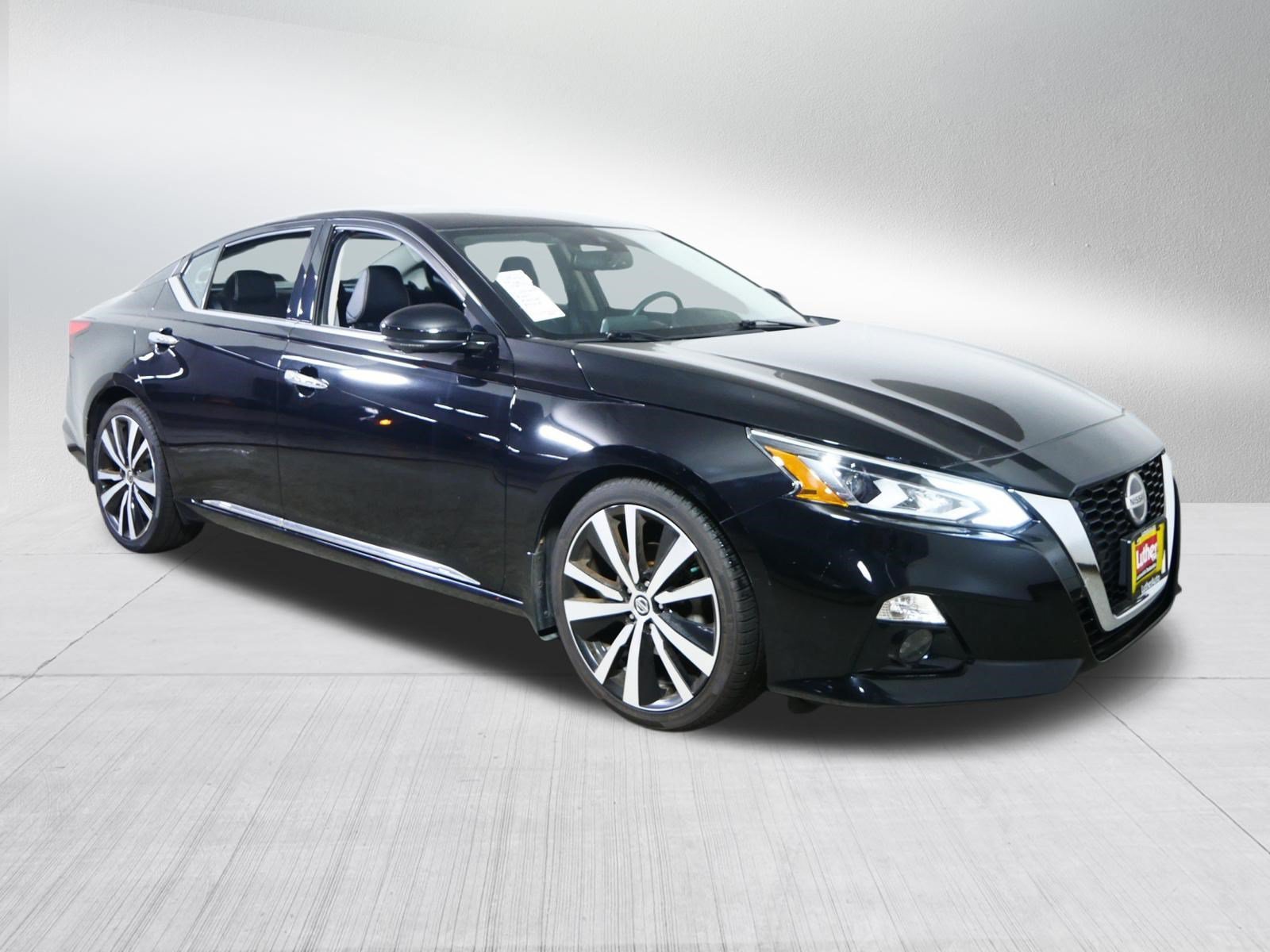 Used 2020 Super Black Nissan 2.0 Platinum image 1