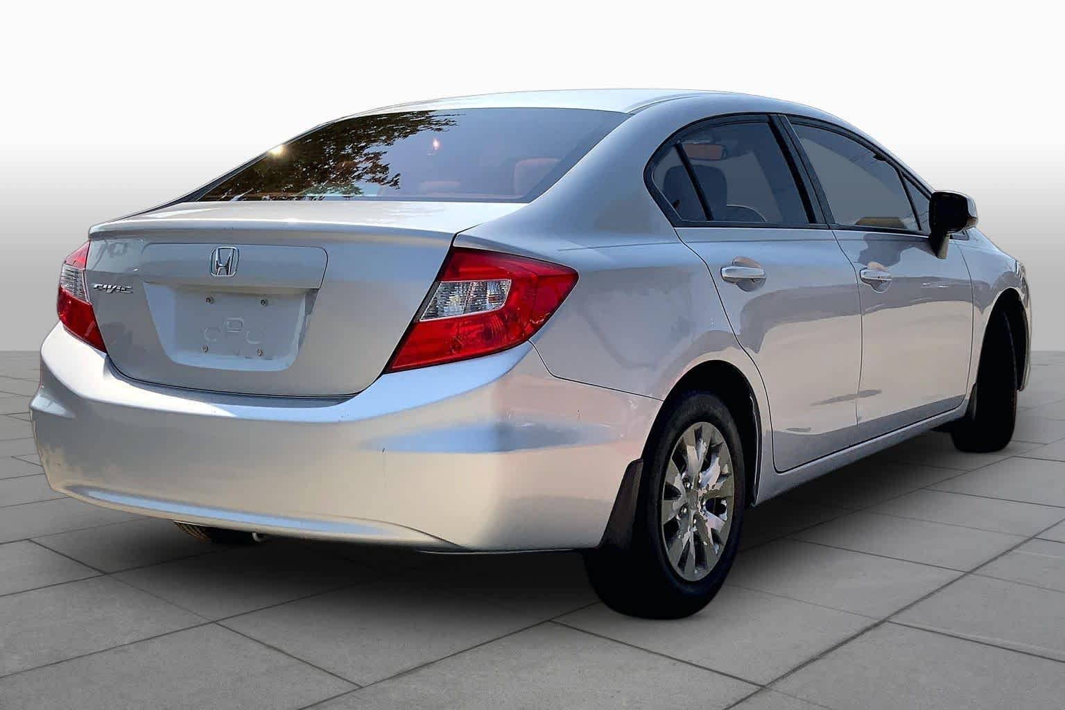 Used 2012 Alabaster Silver Metallic Honda LX image 12